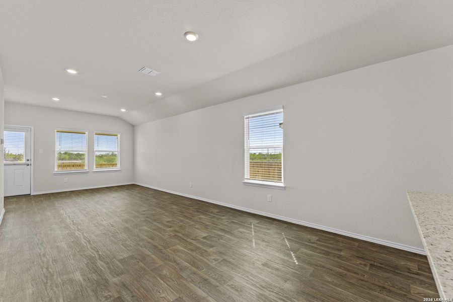 Spacious, unfurnished interior of a new home in Stonehill, San Antonio (Image 25).