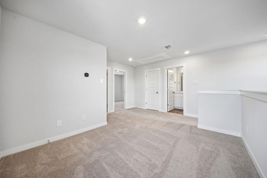 Spacious, unfurnished interior of a new home in Eastwood at Sonterra, Jarrell (Image 24). Spacious, unfurnished interior of a new home in Eastwood at Sonterra, Jarrell (Image 24).