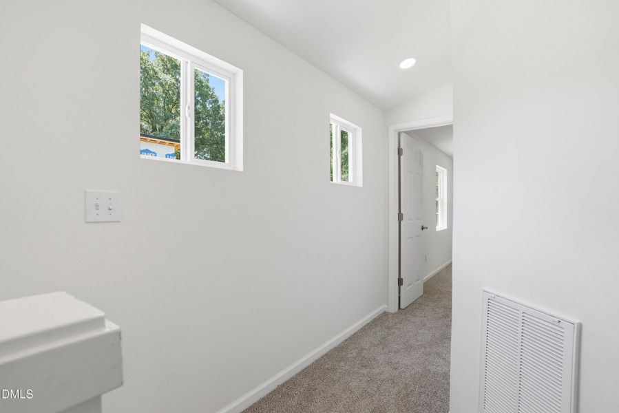 516 Singletary St SE-32
