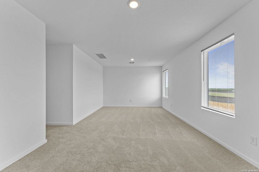 Spacious, unfurnished interior of a new home in Spring Grove, St. Hedwig (Image 21).