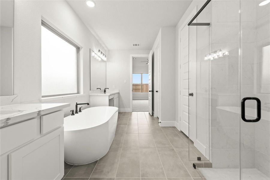 Representative image. Features, selections and colors may vary. Representative image. Features, selections and colors may vary.