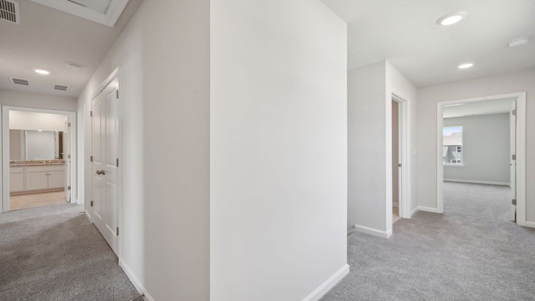 Spacious, unfurnished interior of a new home in Tooley Harbor, Elizabeth City (Image 20).