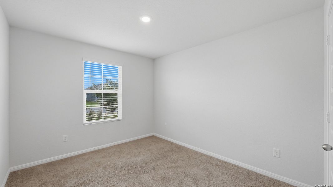 Spacious, unfurnished interior of a new home in Heather Glen, New Braunfels (Image 45).