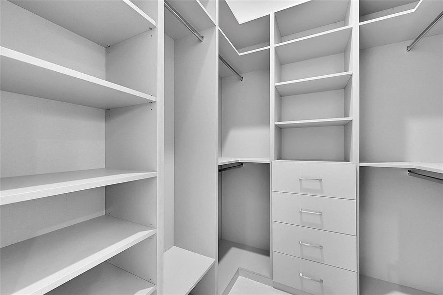Walk-In Closet Walk-In Closet