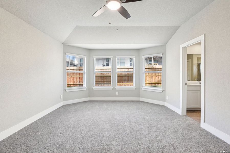 Spacious, unfurnished interior of a new home in Lark Canyon, New Braunfels (Image 33).