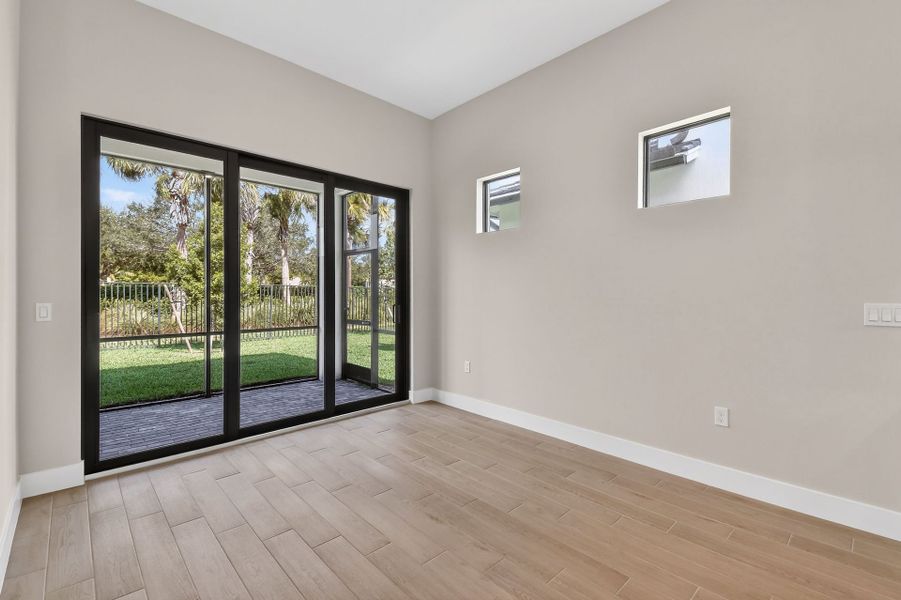 Spacious, unfurnished interior of a new home in Greyhawk Landing, Lake Worth (Image 20).