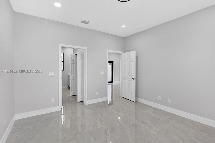 Spacious, unfurnished interior of a new home in , Lehigh Acres (Image 47).