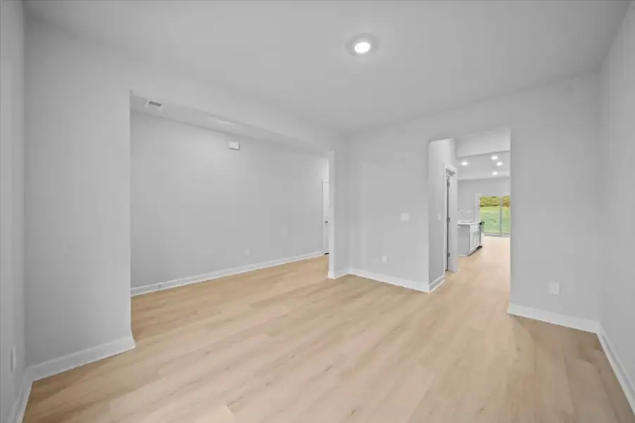Spacious, unfurnished interior of a new home in Riverwood Farm, Piedmont (Image 10).