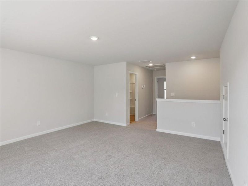 Spacious, unfurnished interior of a new home in River Pointe, Monroe (Image 20).