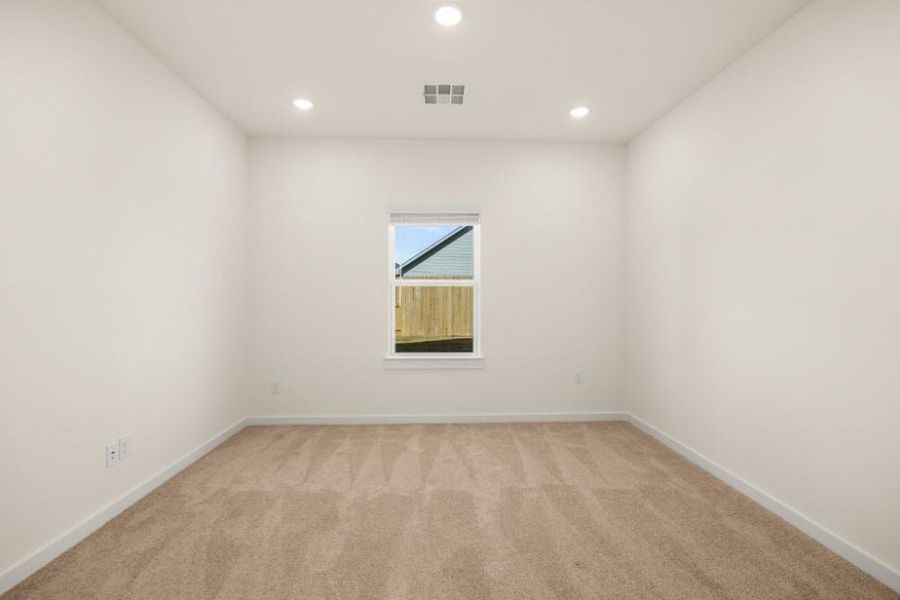 Spacious, unfurnished interior of a new home in Ashland, Angleton (Image 19).