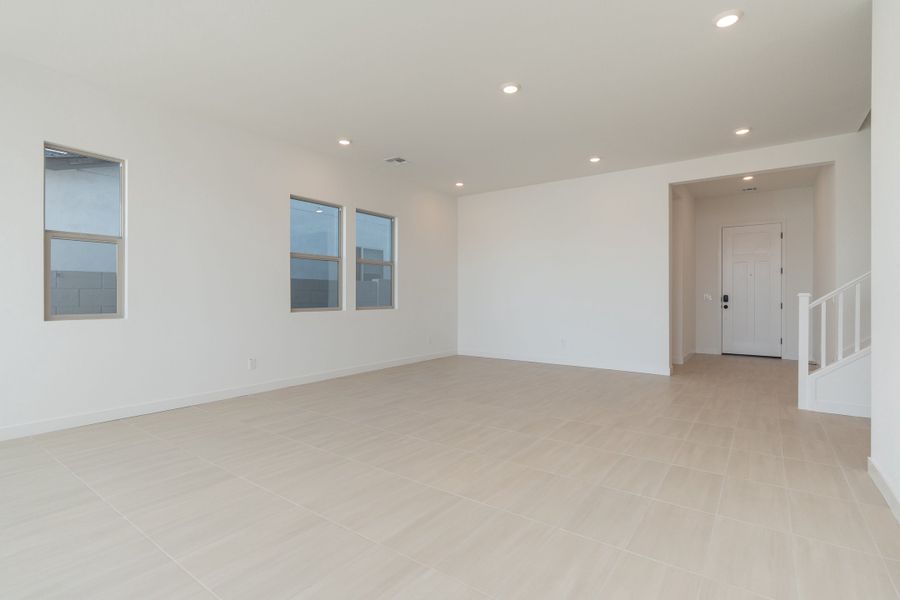 Spacious, unfurnished interior of a new home in Soleo, San Tan Valley (Image 8).