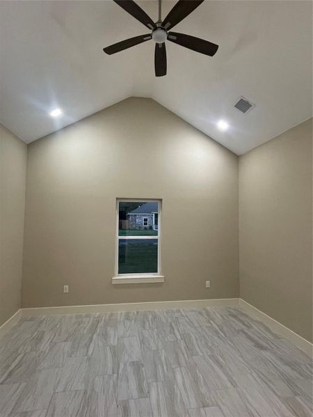 Spacious, unfurnished interior of a new home in , Beaumont (Image 17).