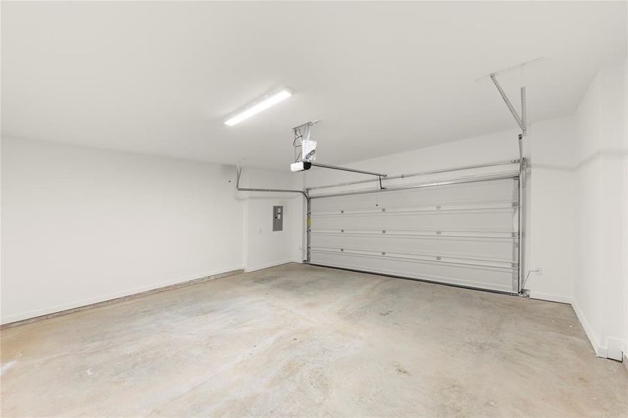 Spacious, unfurnished interior of a new home in , Melissa (Image 14).