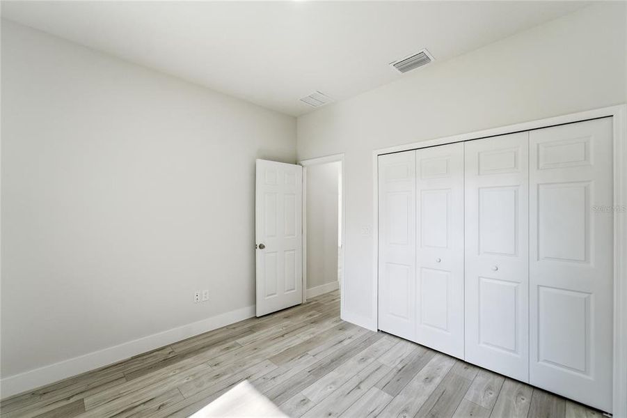 Spacious, unfurnished interior of a new home in , Citrus Springs (Image 24).
