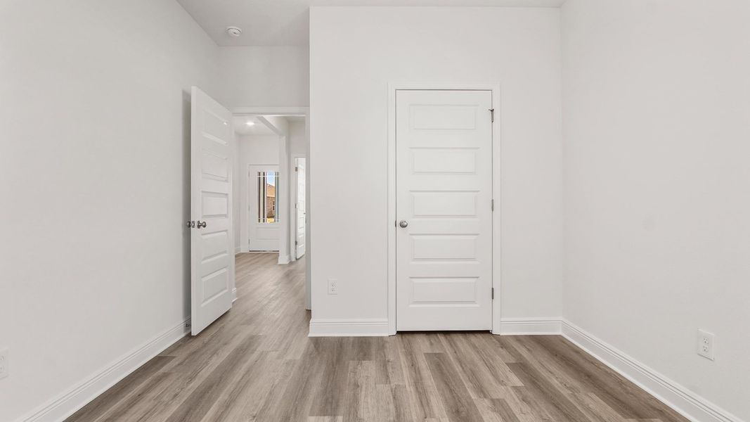 Spacious, unfurnished interior of a new home in Owl's Head Farms, Freeport (Image 30).