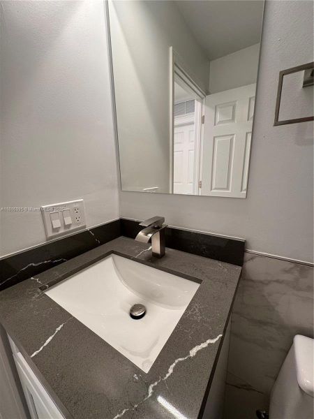 2ND BATHROOM 2ND BATHROOM