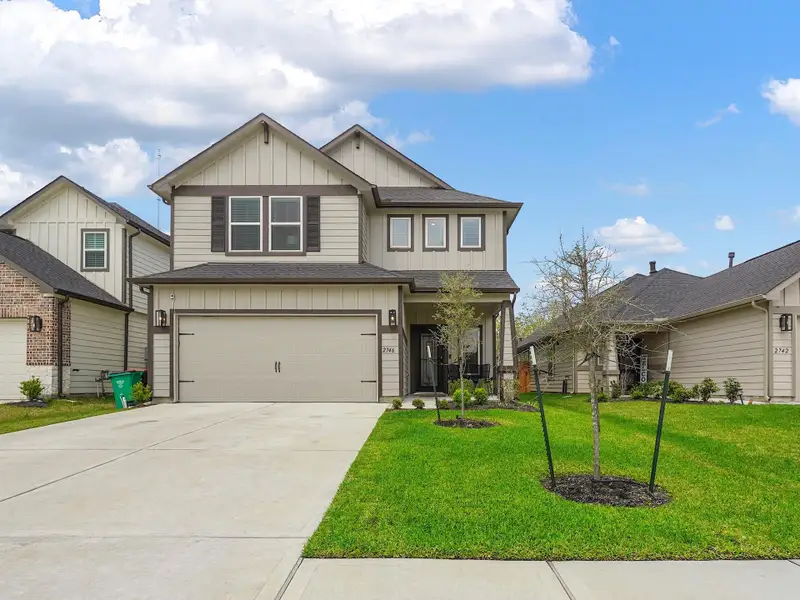 Image 15 of a home in Winfield Lakes.