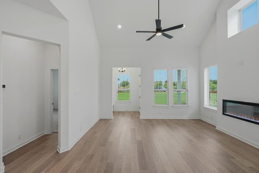 Spacious, unfurnished interior of a new home in The Crossvine, Schertz (Image 30).