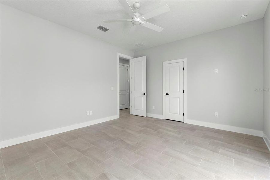Spacious, unfurnished interior of a new home in , Tampa (Image 14).