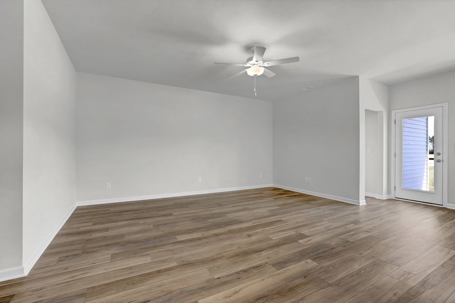 Spacious, unfurnished interior of a new home in River Tide Farms, Bolivia (Image 24).