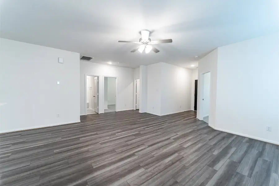 Spacious, unfurnished interior of a new home in Windrose Green, Angleton (Image 14).