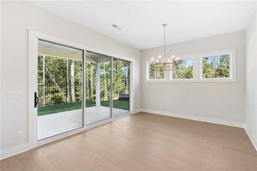 Spacious, unfurnished interior of a new home in Old Mill Preserve, Dallas (Image 8).