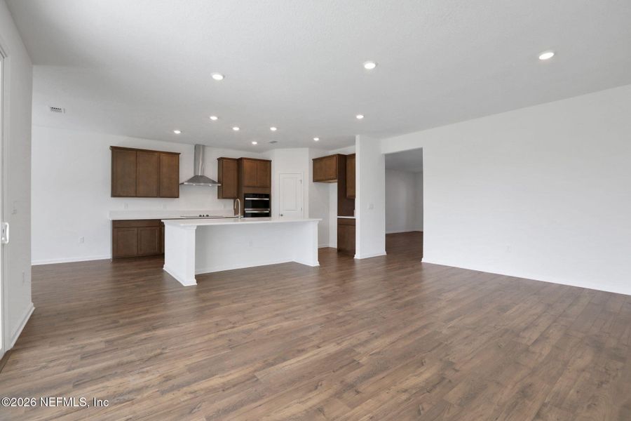 Spacious, unfurnished interior of a new home in Amberly, Green Cove Springs (Image 35).