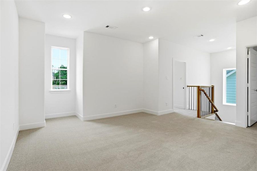 Spacious, unfurnished interior of a new home in , Aledo (Image 11).