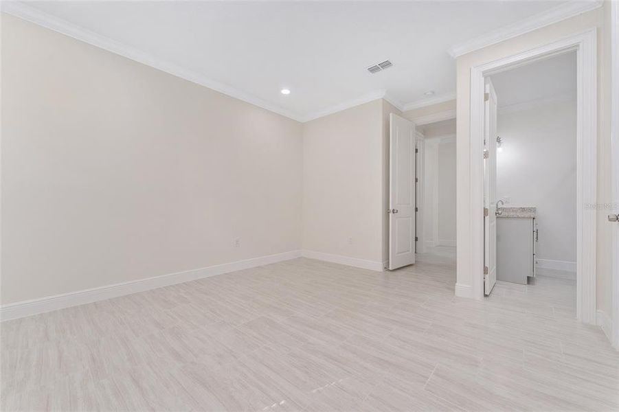 Spacious, unfurnished interior of a new home in , Belleview (Image 21).