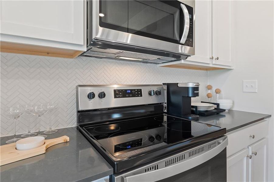 Close-up of interior finishes inside a home in Enclave at Evergreen, Fairburn (Image 17).
