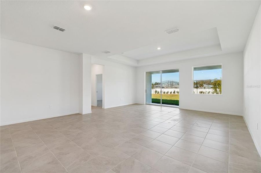 Spacious, unfurnished interior of a new home in Southpointe, Palmetto (Image 28).