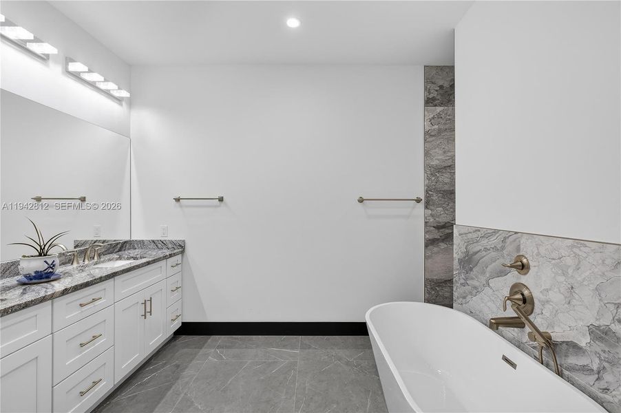 Furnished interior view inside a new home in , Cape Coral (Image 33). Furnished interior view inside a new home in , Cape Coral (Image 33).