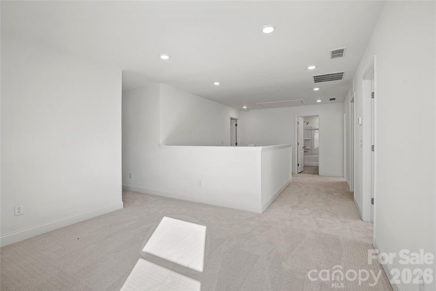 Spacious, unfurnished interior of a new home in Forest Creek, Waxhaw (Image 33).