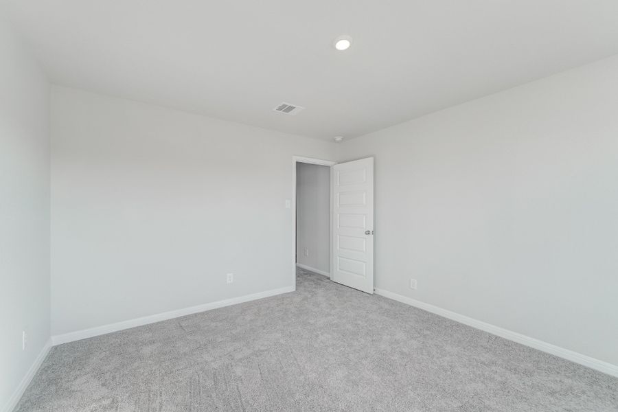 Spacious, unfurnished interior of a new home in Splawn Ranch, Killeen (Image 16).