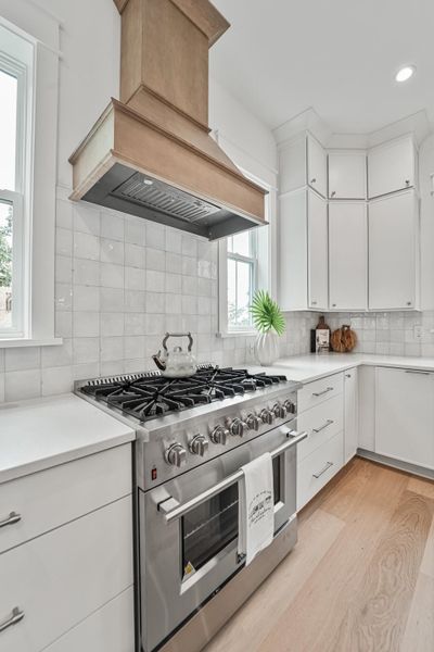 Furnished interior view inside a new home in , Charleston (Image 29).