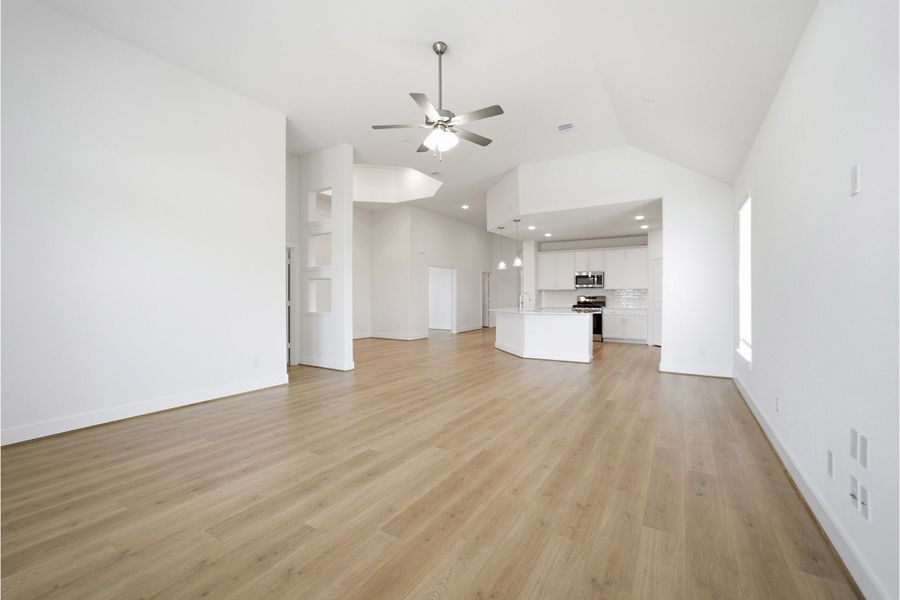 Spacious, unfurnished interior of a new home in River Ranch Meadows, Dayton (Image 61).