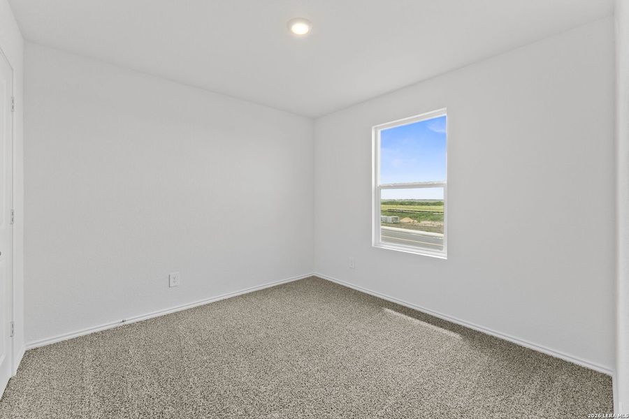 Spacious, unfurnished interior of a new home in Avenida, Converse (Image 11).
