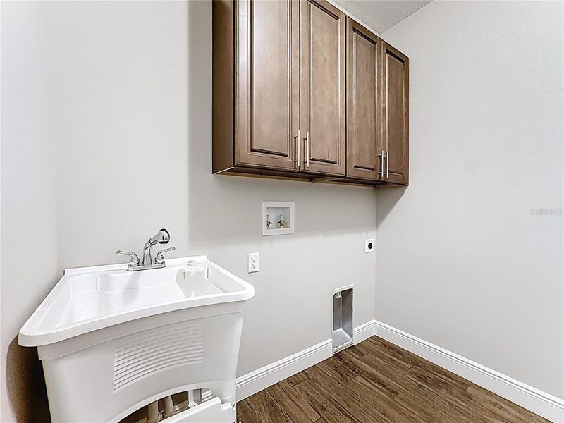 Furnished interior view inside a new home in , Orlando (Image 6).