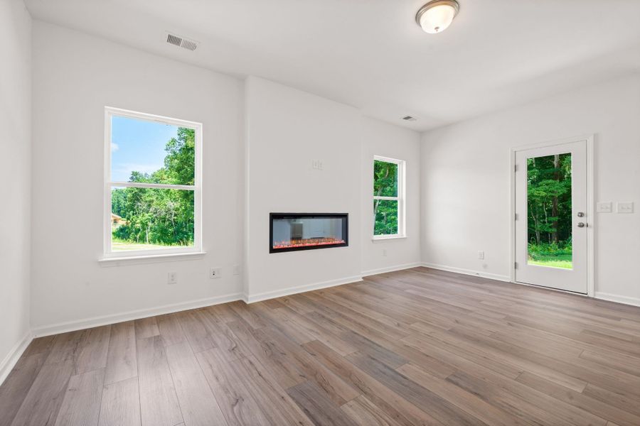 Spacious, unfurnished interior of a new home in Jackson Hills, Clarksville (Image 24).