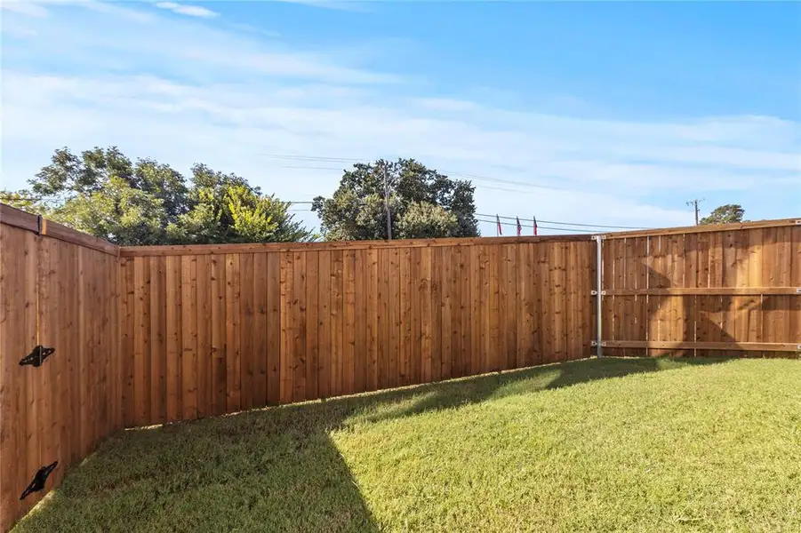 Exterior details and patio area of a home in , Grand Prairie (Image 3).