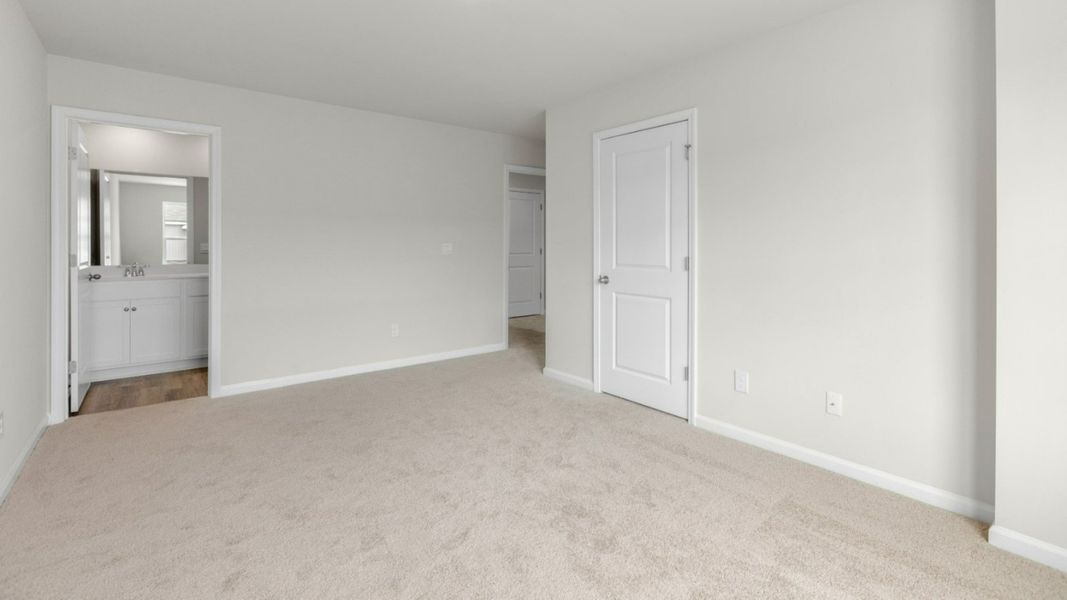 Representative unfurnished interior of a home built from the PEARSON TOWNHOME by D.R. Horton in Grayson Park Townhomes, Leland (Image 21).
