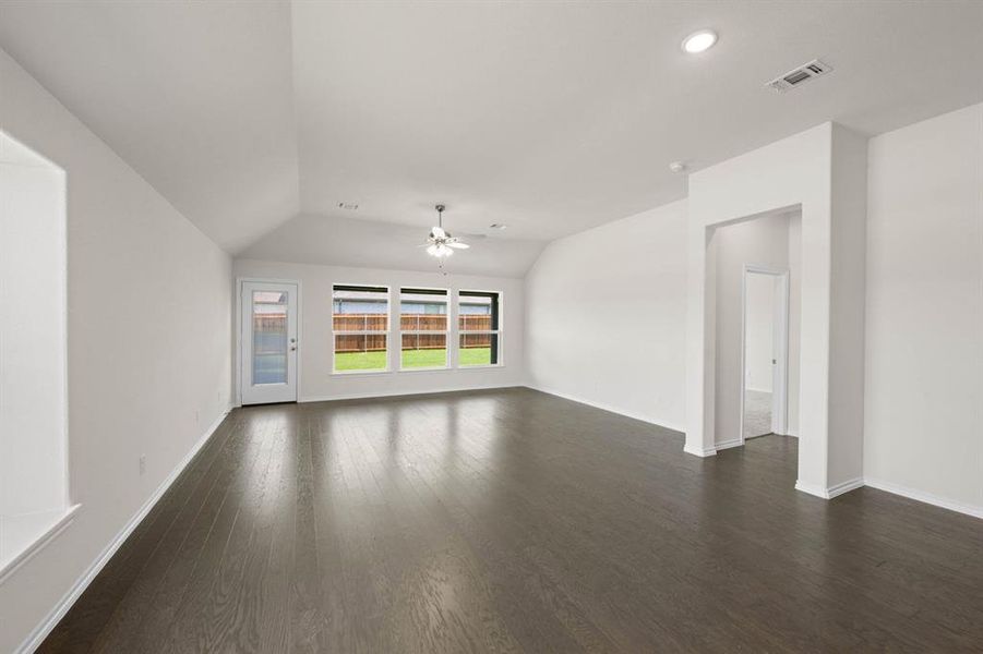 Spacious, unfurnished interior of a new home in Summer Crest, Crowley (Image 29).