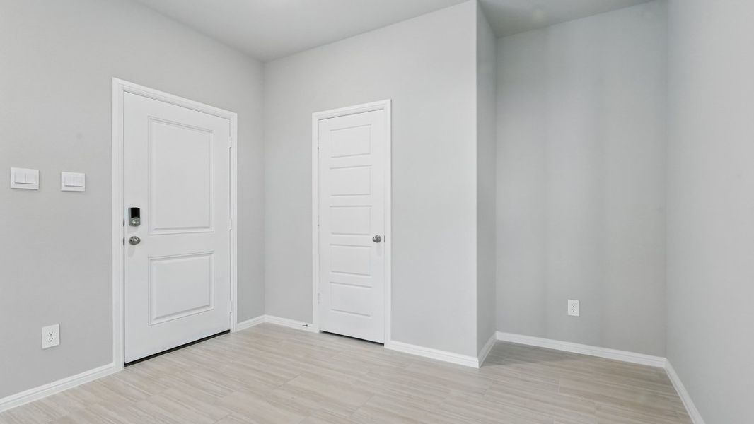 Spacious, unfurnished interior of a new home in Orchard Village, Fort Worth (Image 23). Spacious, unfurnished interior of a new home in Orchard Village, Fort Worth (Image 23).