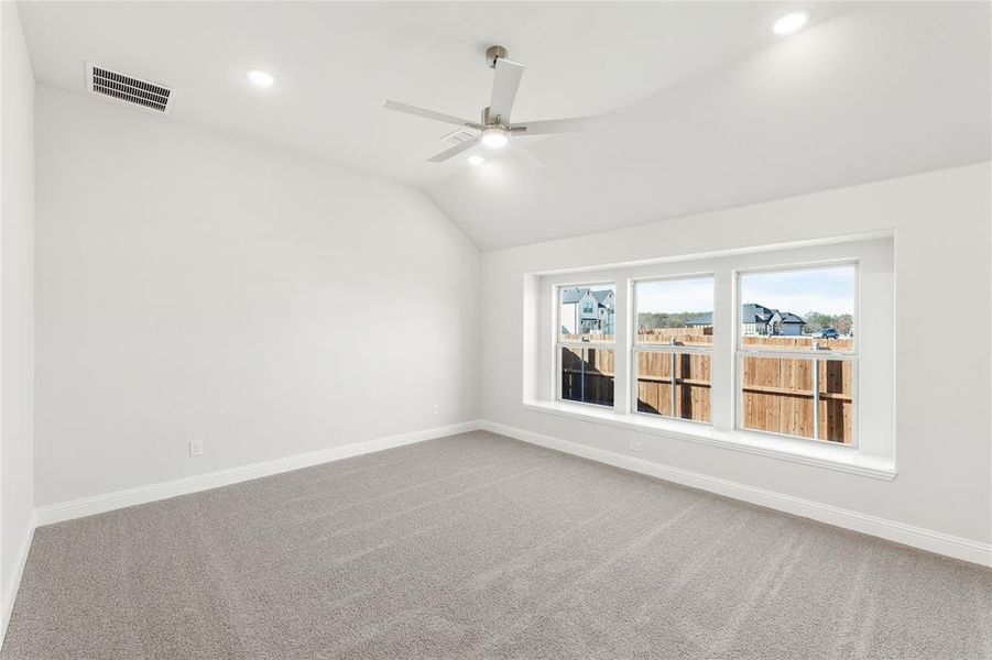 Spacious, unfurnished interior of a new home in Sable Creek, Sanger (Image 30).