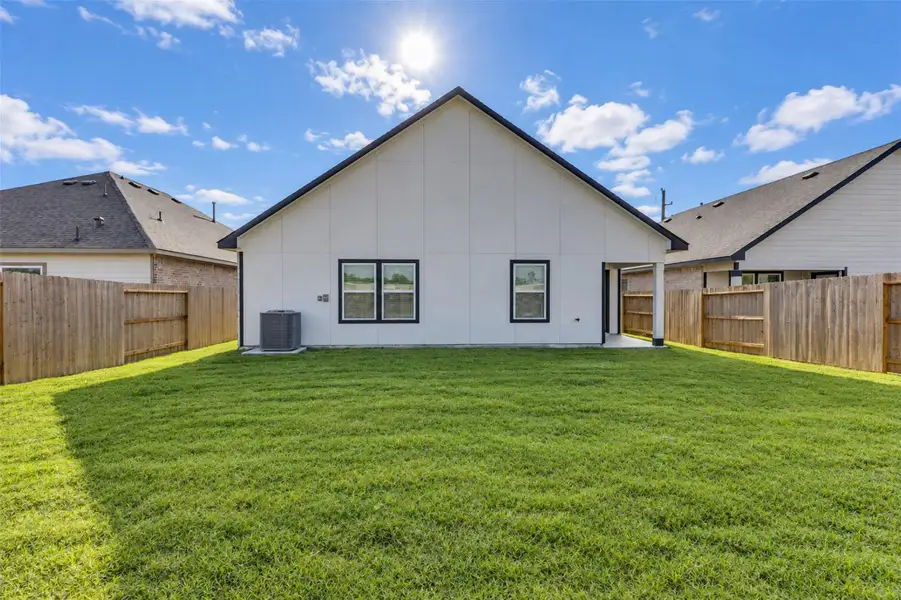 Exterior details and patio area of a home in , Angleton (Image 4).