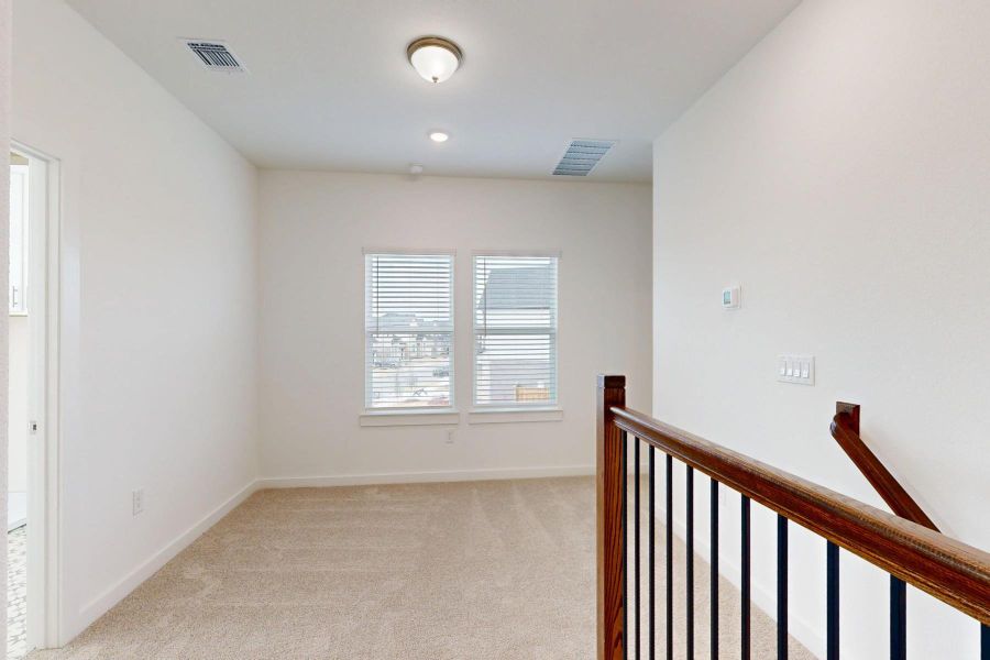 Spacious, unfurnished interior of a new home in Barksdale, Leander (Image 26).