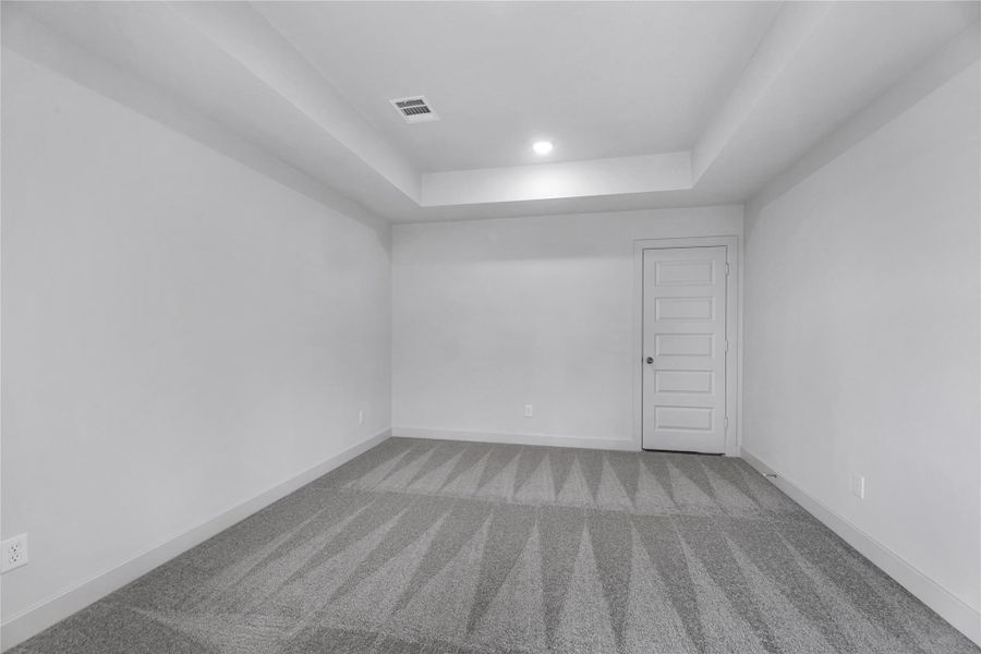 Representative image. Features, selections and colors may vary.