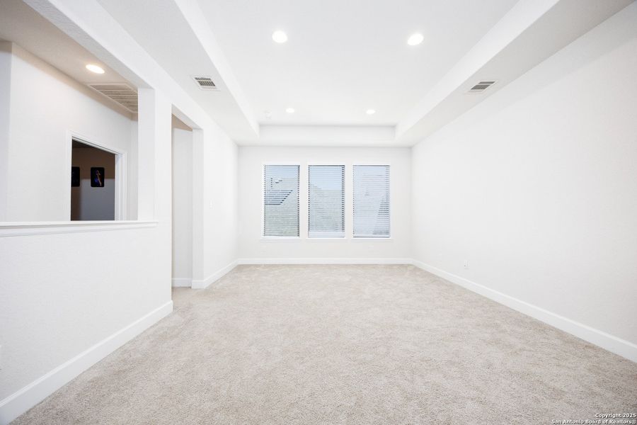 Spacious, unfurnished interior of a new home in Weston Oaks 55', San Antonio (Image 22). Spacious, unfurnished interior of a new home in Weston Oaks 55', San Antonio (Image 22).