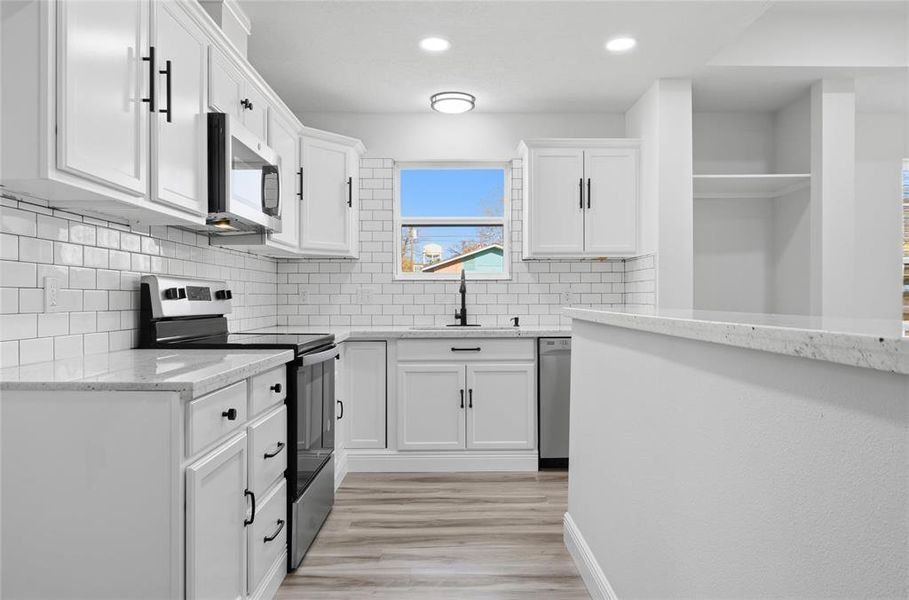 Furnished interior view inside a new home in , Hearne (Image 4).