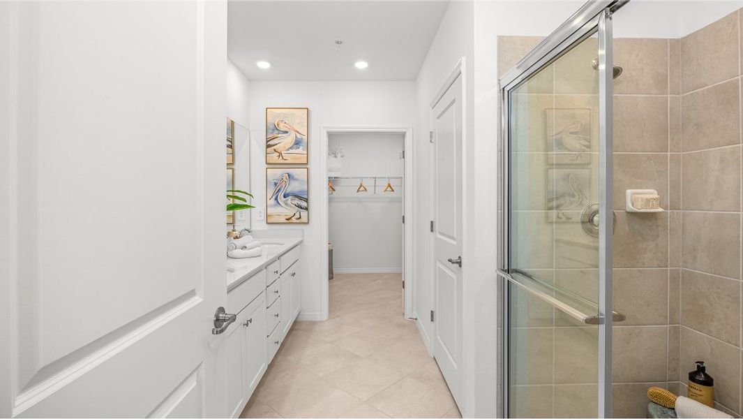 6101 Hibiscus Owners Bath 1of2